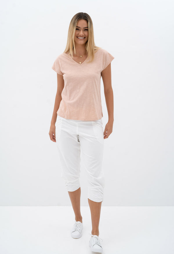 MUST HAVE V NECK TEE SS23