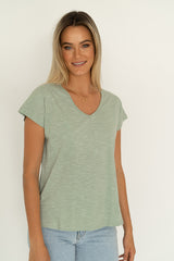 MUST HAVE V NECK TEE SS22