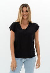MUST HAVE V NECK TEE SS23