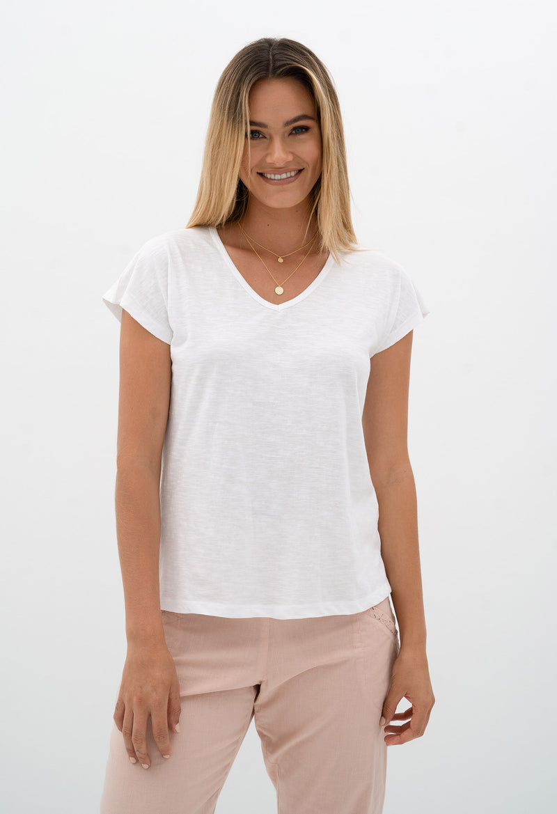 MUST HAVE V NECK TEE SS23